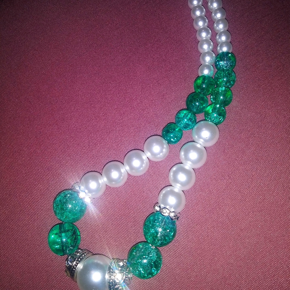 Pearl and glass bead necklace